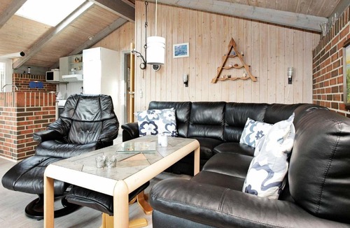 Henne Strand House | Three-Bedroom Holiday home in Henne 13