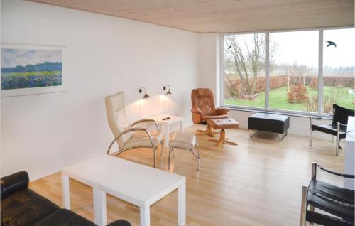 Lonne Hede House | Three-Bedroom Holiday Home In Norre Nebel