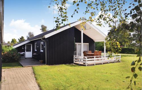 Skovmose House | Three-Bedroom Holiday Home In Sydals