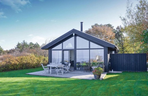 Holloselund House | Three-Bedroom Holiday Home in Tisvildeleje