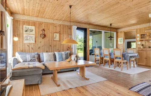 Havnsø House | Three-Bedroom Holiday Home In Follenslev
