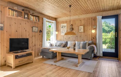 Havnsø House | Three-Bedroom Holiday Home In Follenslev