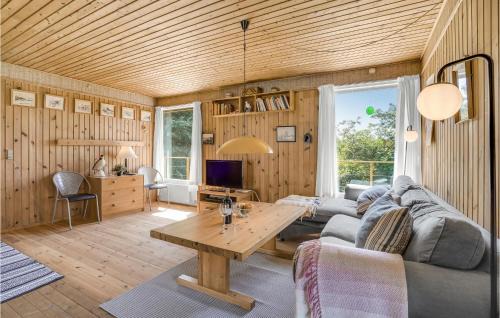 Havnsø House | Three-Bedroom Holiday Home In Follenslev