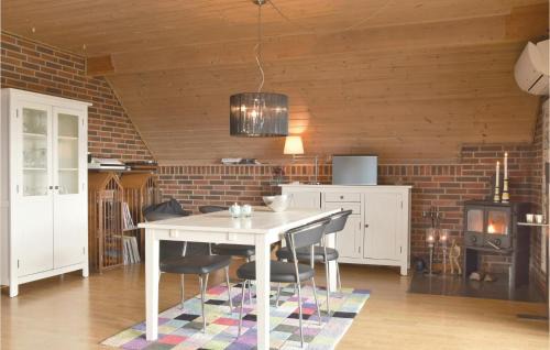 Sondervig House | Three-Bedroom Holiday Home In Ringkobing