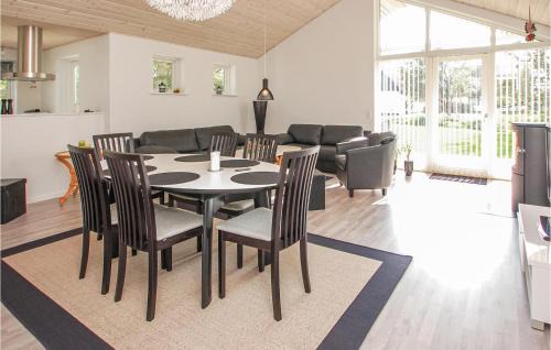Arø House | Three-Bedroom Holiday Home Haderslev With A Fireplace 01