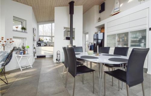 Flovt Strand House | Three-Bedroom Holiday Home In Haderslev