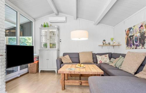 Marielyst House | Three-Bedroom Holiday Home In Vaggerlose