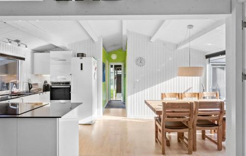Marielyst House | Three-Bedroom Holiday Home In Vaggerlose