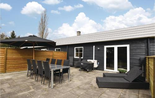 Bøtø By House | Three-Bedroom Holiday Home In Vaggerlose