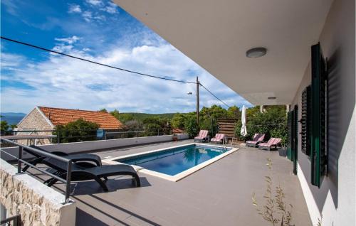 Potirna House | Three-Bedroom Holiday Home In Nova