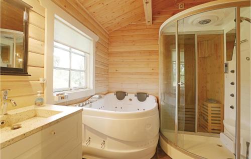 Boderne House | Three-Bedroom Holiday Home In Aakirkeby