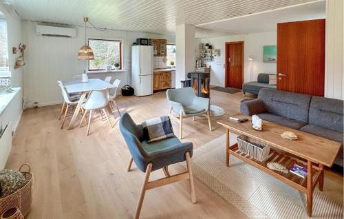 Tversted House | Three-Bedroom Holiday Home In Bindslev