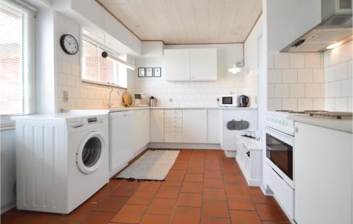 Ballum House | Three-Bedroom Holiday Home In Bredebro