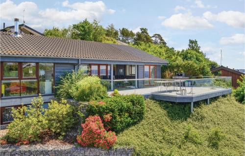 Handrup Strand House | Three-Bedroom Holiday Home In Ebeltoft