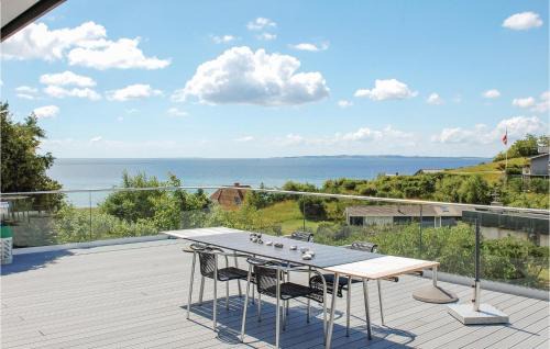 Handrup Strand House | Three-Bedroom Holiday Home In Ebeltoft