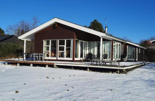 Øer Strand House | Three-Bedroom Holiday Home in Ebeltoft