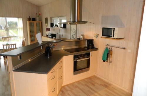 Øer Strand House | Three-Bedroom Holiday Home in Ebeltoft