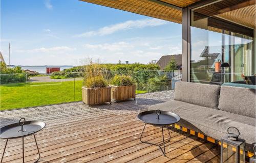 Egsmark Strand House | Three-Bedroom Holiday Home In Ebeltoft