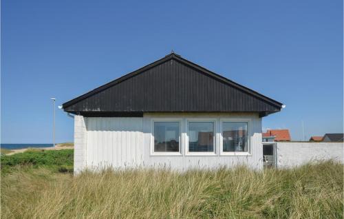 Lild Strand House | Three-Bedroom Holiday Home In Frostrup