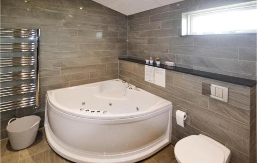 Bønnerup Strand House | Three-Bedroom Holiday Home In Glesborg