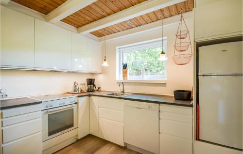 Fjellerup Strand House | Three-Bedroom Holiday Home In Glesborg