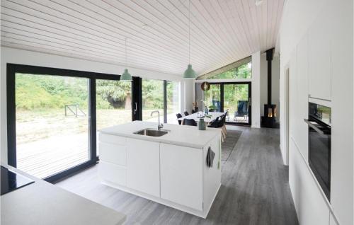 Fjellerup House | Three-Bedroom Holiday Home In Glesborg