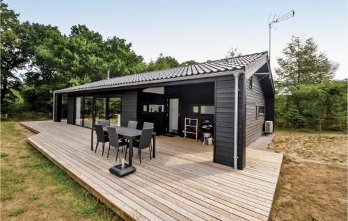 Fjellerup House | Three-Bedroom Holiday Home In Glesborg