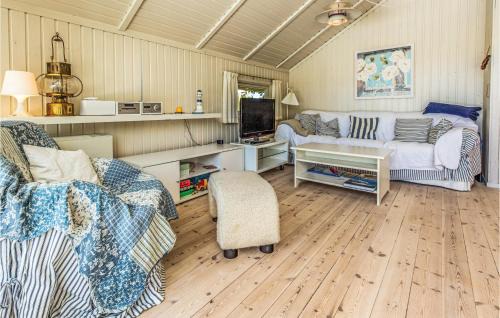 Boeslunde House | Three-Bedroom Holiday Home In Skalskor