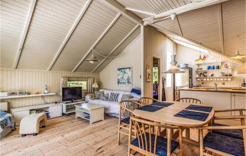 Boeslunde House | Three-Bedroom Holiday Home In Skalskor