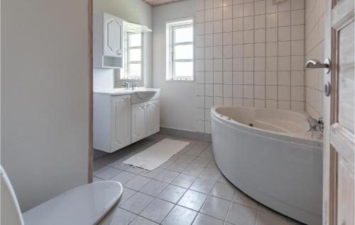 Frolunde House | Three-Bedroom Holiday Home In Slagelse
