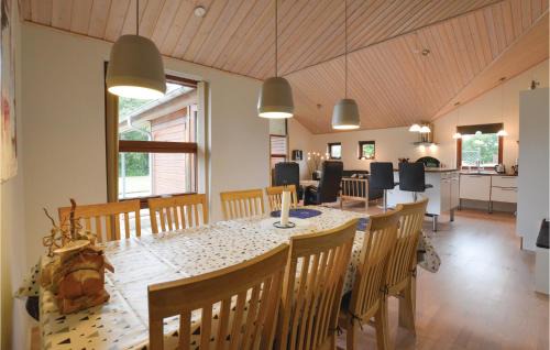 Vinderup House | Three-Bedroom Holiday Home In Vinderup
