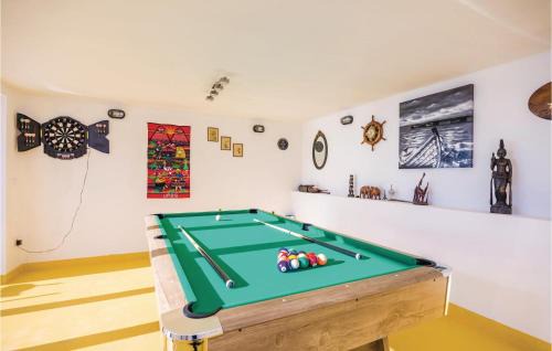 Brsecine House | Three-Bedroom Holiday Home In Brsecine