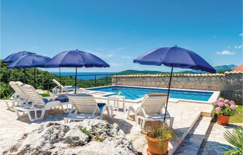 Popovici House | Three-Bedroom Holiday Home In Radovcici