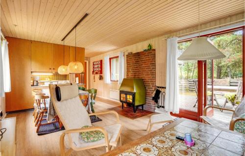 Ho House | Three-Bedroom Holiday Home Blåvand With A Fireplace 05