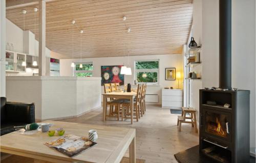 Odde House | Three-Bedroom Holiday Home Hadsund With A Fireplace 08