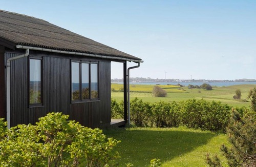 Nordenbro Vesteregn House | Three-Bedroom Holiday home in Humble 13