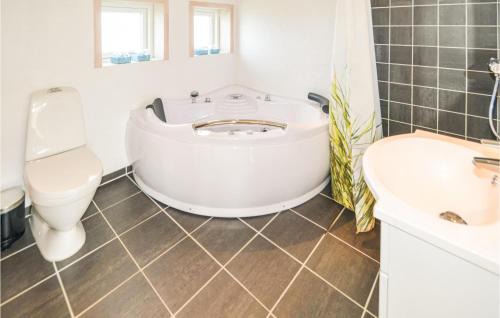 Nr. Lyngby House | Three-Bedroom Holiday Home In Lokken