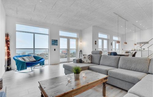 Grønninghoved Strand House | Three-Bedroom Holiday Home In Sjolund