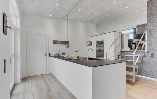 Grønninghoved Strand House | Three-Bedroom Holiday Home In Sjolund