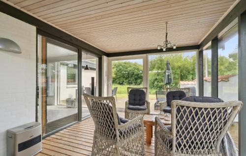 Thyholm House | Three-Bedroom Holiday Home Thyholm With A Fireplace 06