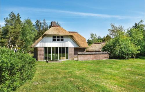 Øby House | Three-Bedroom Holiday Home In Ulfborg
