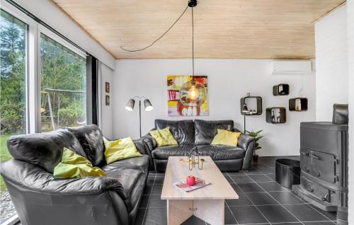 Øby House | Three-Bedroom Holiday Home In Ulfborg