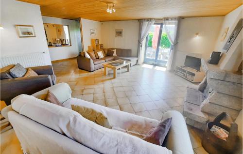 Saint-Martin-sur-Oust House | Three-Bedroom Holiday Home In Ruffiac