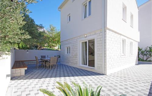 Drvenik House | Three-Bedroom Holiday Home In Drvenik