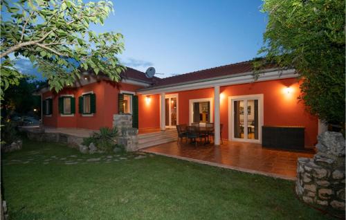 Grubine House | Three-Bedroom Holiday Home In Grubine