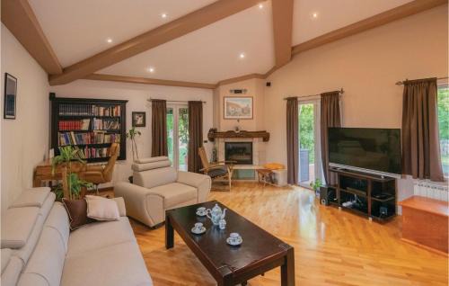 Grubine House | Three-Bedroom Holiday Home In Grubine