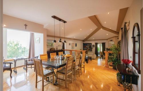 Grubine House | Three-Bedroom Holiday Home In Grubine