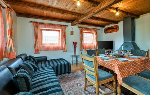 Lekenik House | Three-Bedroom Holiday Home In Lekenik