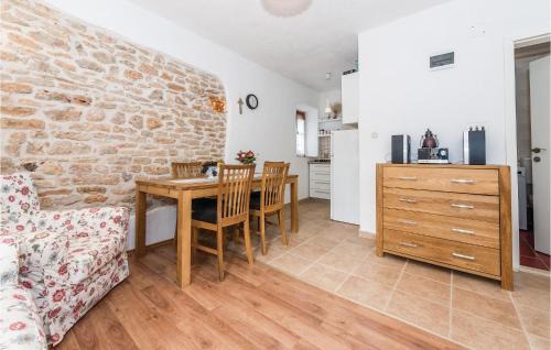 Promina House | Three-Bedroom Holiday Home In Mratovo