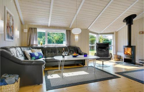 Hoeve Strand House | Three-Bedroom Holiday Home In Asnas